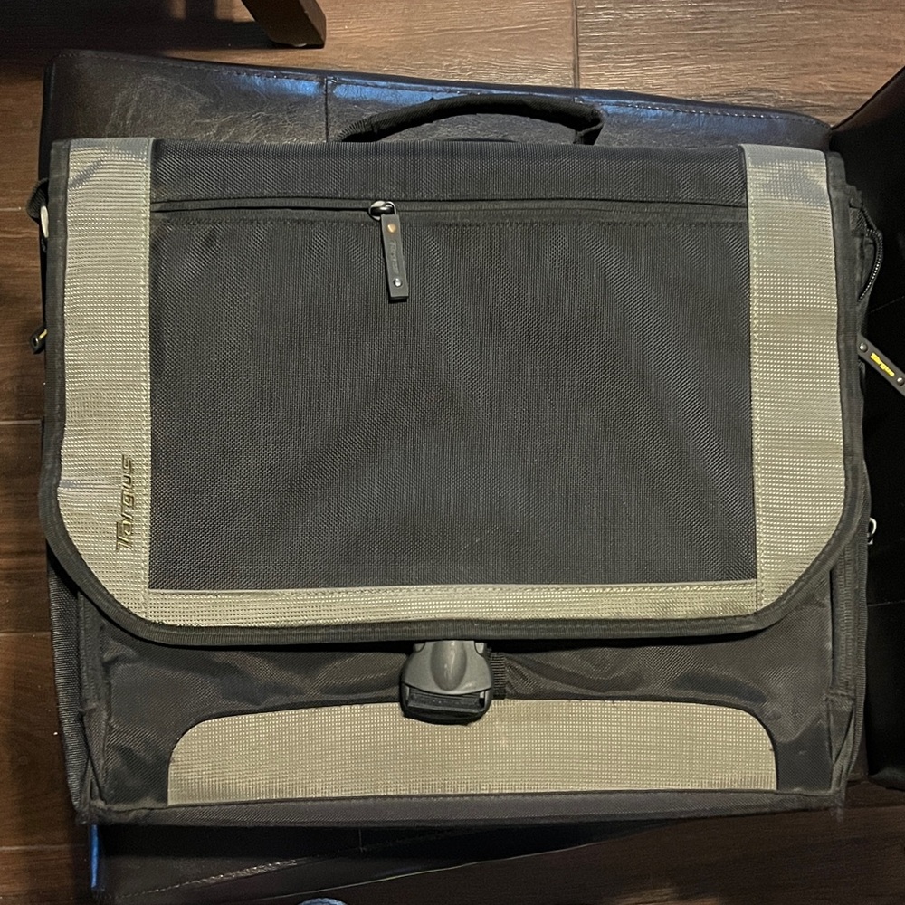 Targus Black and Tan computer Bag - Picture 1 of 4